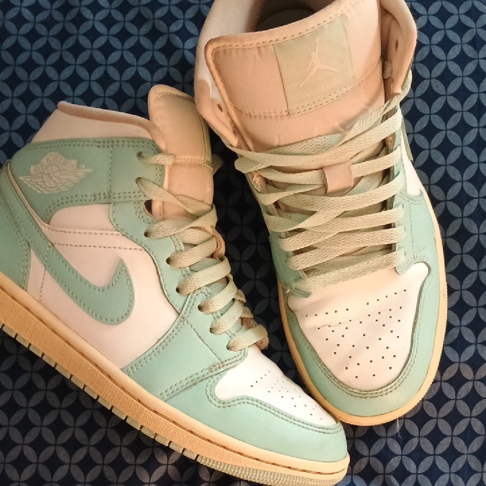 Jordan 1 Mid Light Dew Size 7
